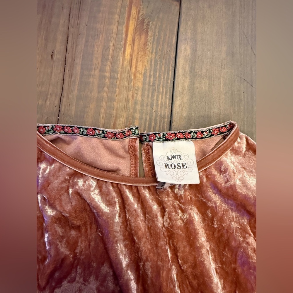 Knox Rose Crushed Pink Velvet Sleeveless Top - Picture 4 of 10